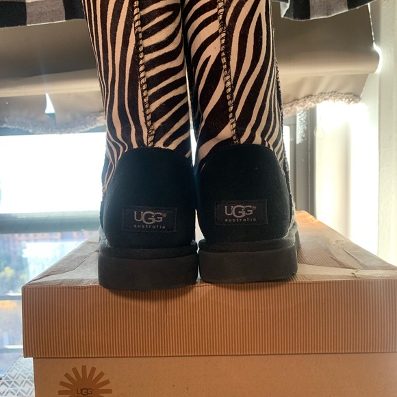 UGG Australia Women’s Classic Short Exotic Boot - Picture 2 of 16
